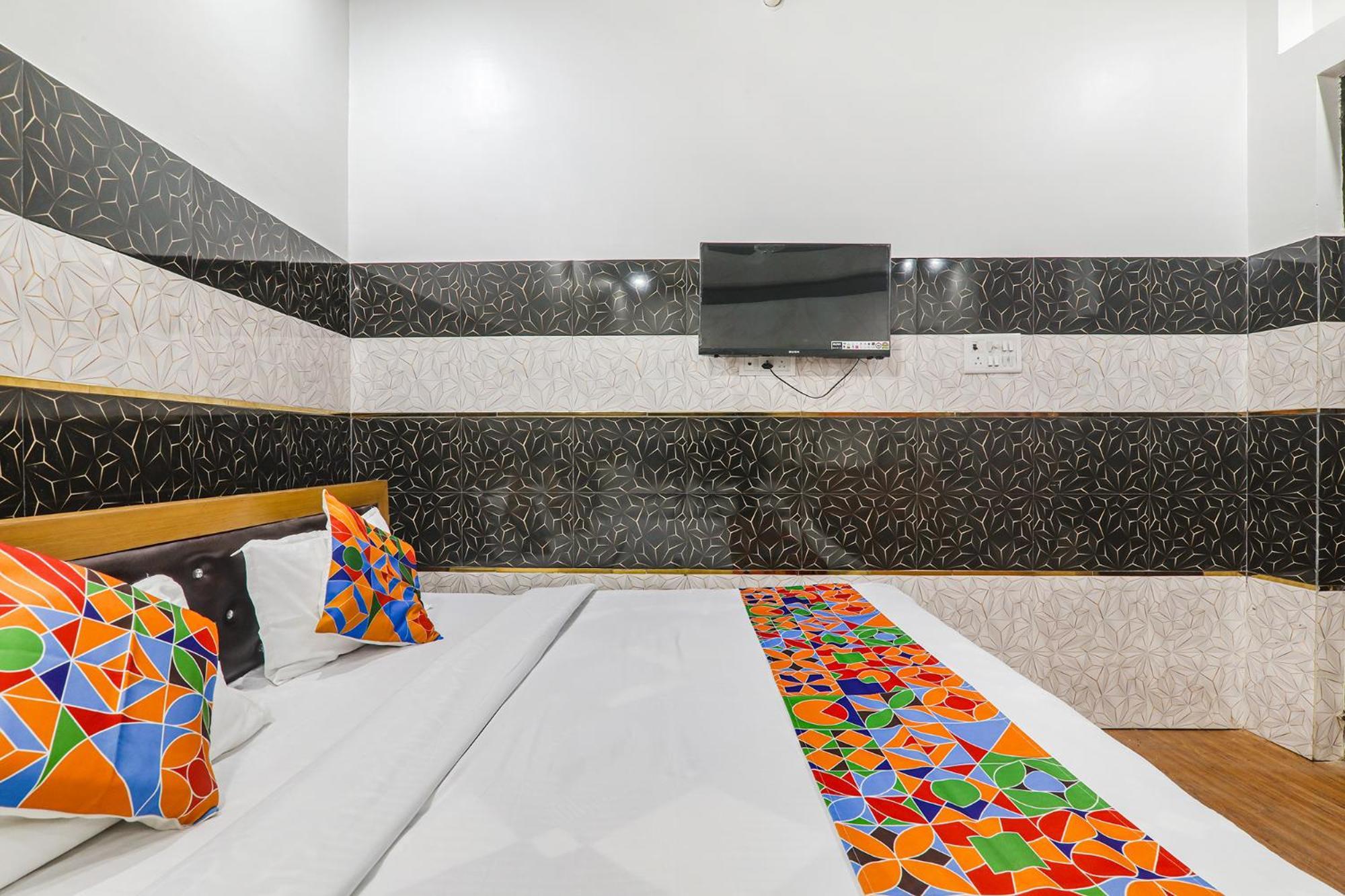 Fabexpress Milan Palace Ayodhya Exterior photo