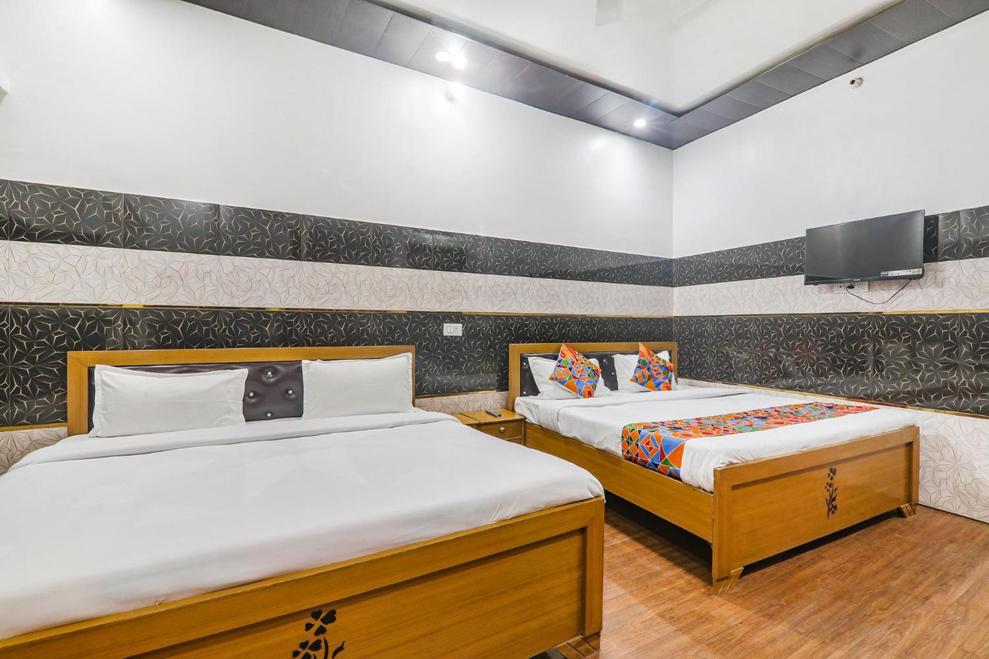 Fabexpress Milan Palace Ayodhya Exterior photo