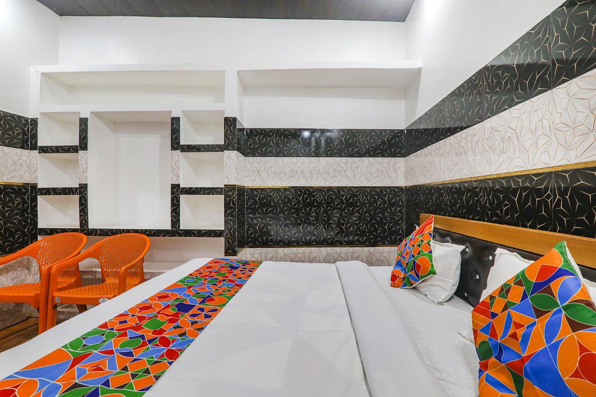 Fabexpress Milan Palace Ayodhya Exterior photo