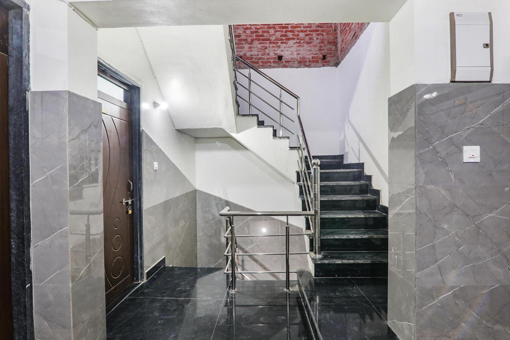 Fabexpress Milan Palace Ayodhya Exterior photo